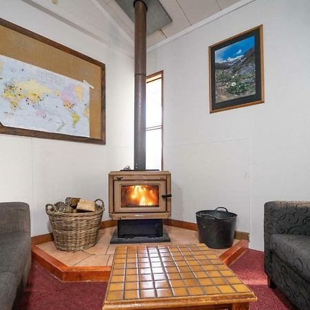 A Pousada Lone Moose Backpackers Te Anau Exterior foto