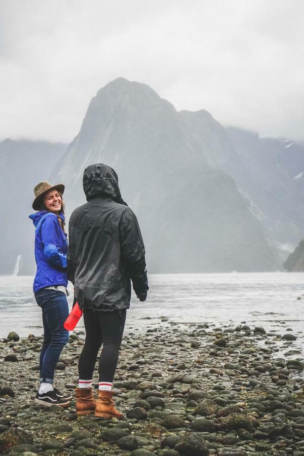 A Pousada Lone Moose Backpackers Te Anau Exterior foto