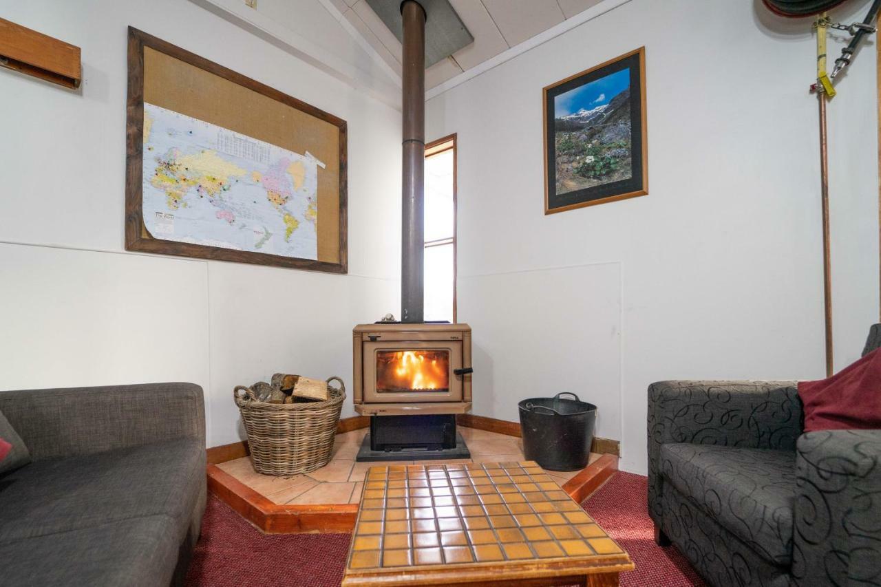 A Pousada Lone Moose Backpackers Te Anau Exterior foto