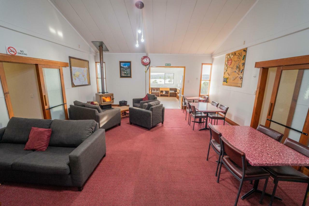 A Pousada Lone Moose Backpackers Te Anau Exterior foto