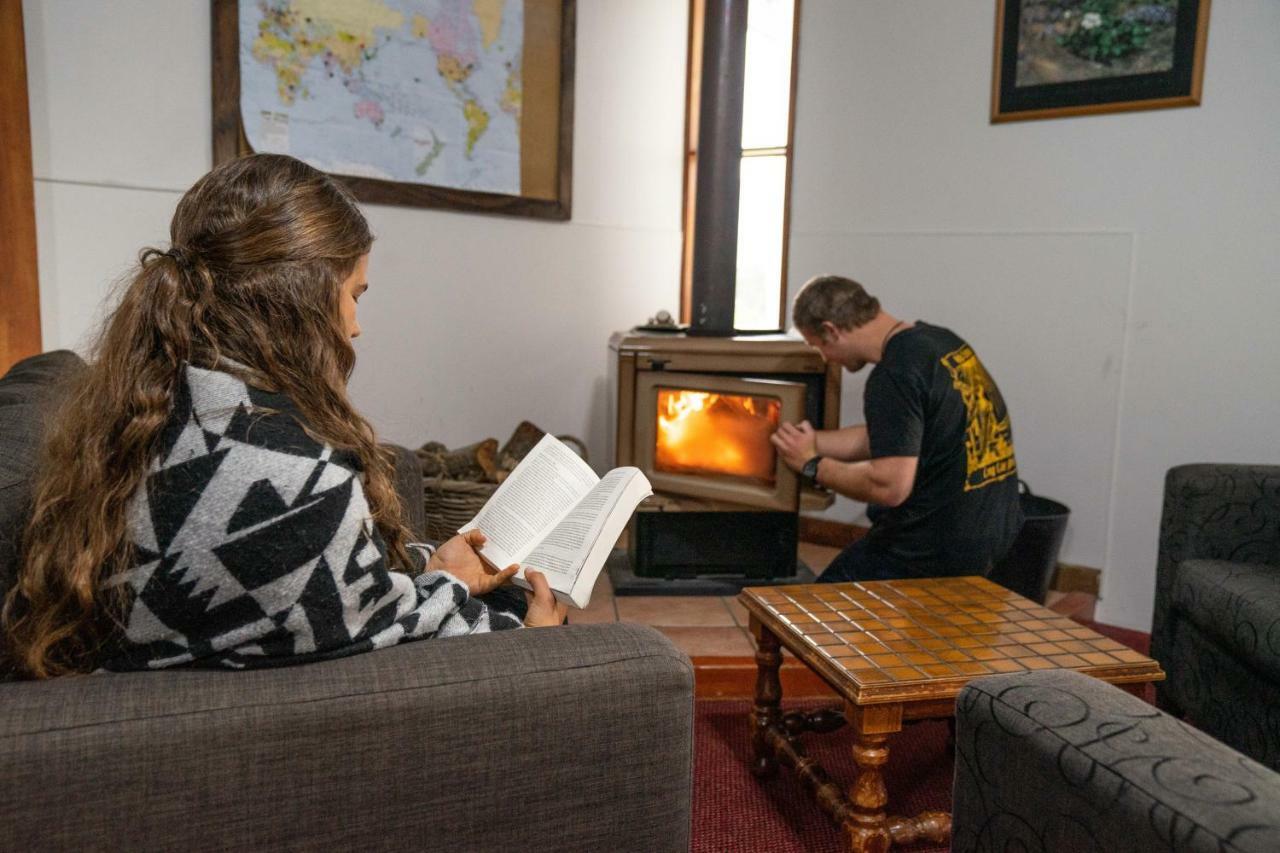 A Pousada Lone Moose Backpackers Te Anau Exterior foto